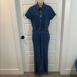 Haute Monde jumpsuit Size L BUTTON busted on front